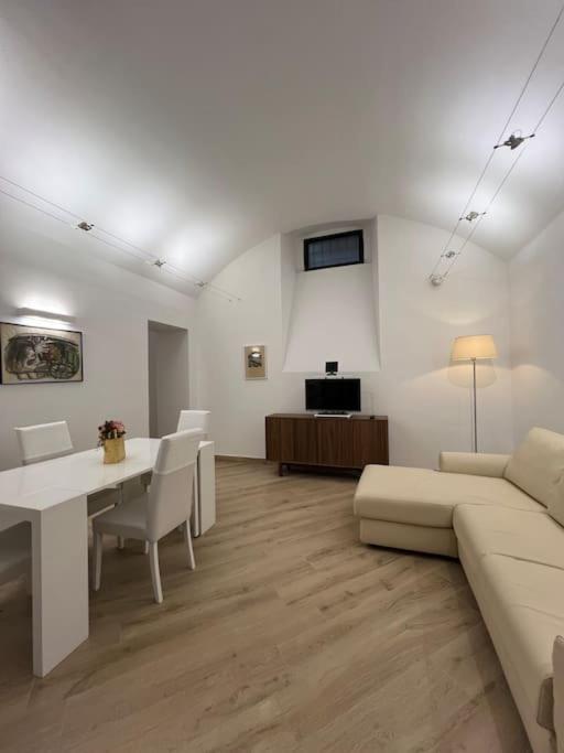 Molo 7 - Antesitum - Classic, Modern And Cozy Malgrate Exterior foto